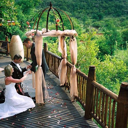 Etali Safari Lodge マディクウェ野生保護区 エクステリア 写真
