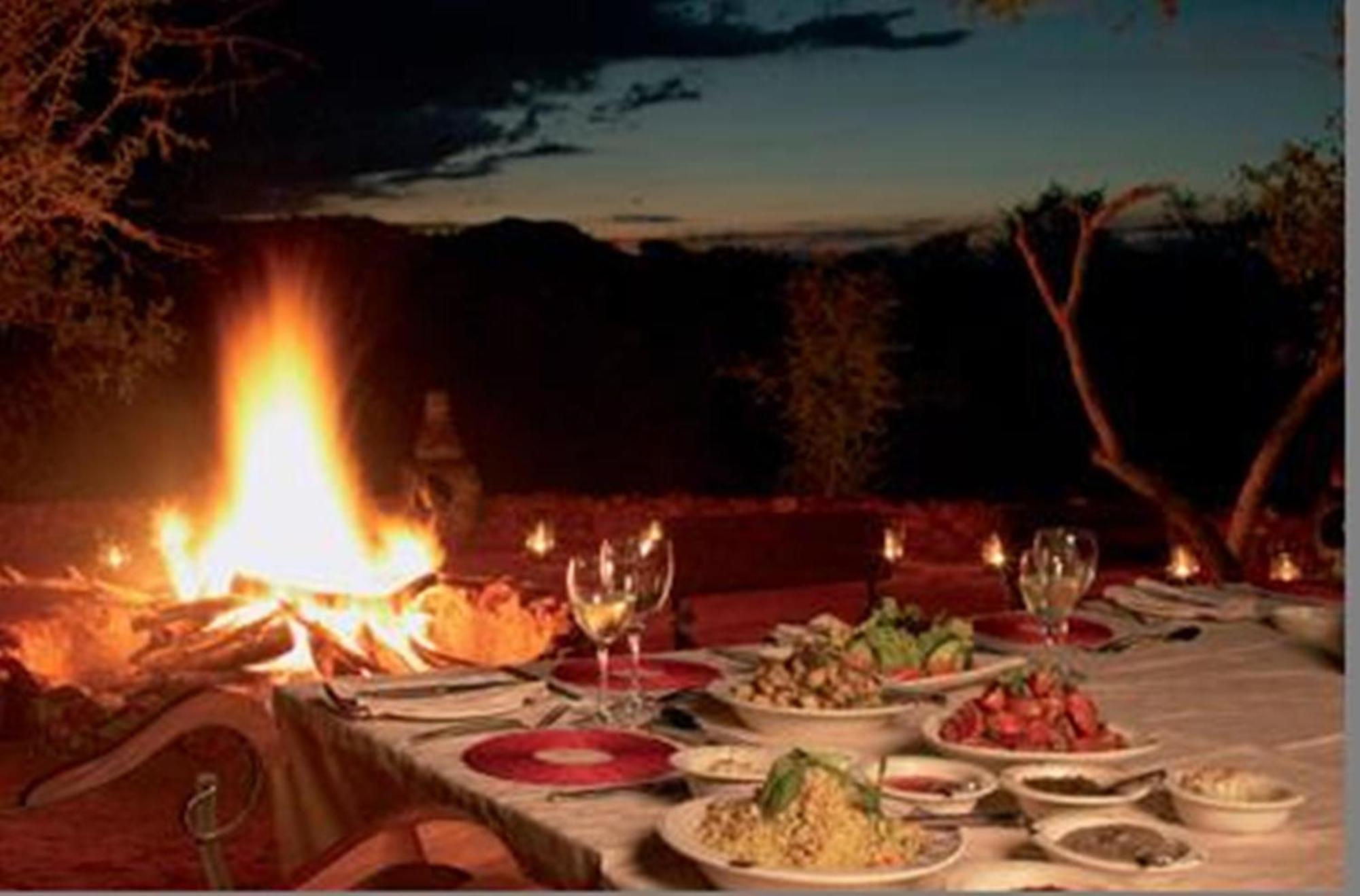 Etali Safari Lodge マディクウェ野生保護区 エクステリア 写真